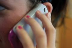 Cancer du cerveau et téléphone portable: un lien officiellement reconnu