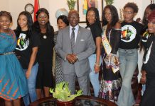 Le comité d’organisation de Miss Guinea North America chez l’ambassadeur Yansané