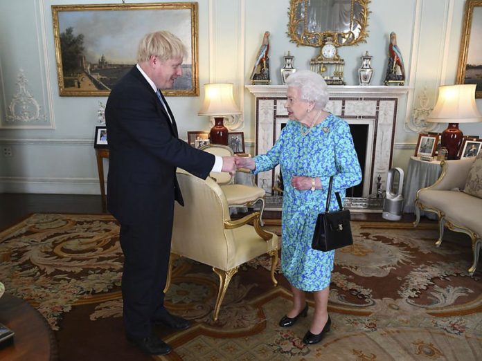 Boris Johnson chez la reine