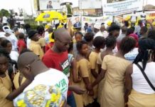 Guinée: manifestation de soutien pour un président désespéré