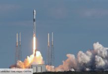La fusée SpaceX transportant deux astronautes a été lancée dans l’espace, une première
