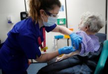 Grande Bretagne: le premier vaccin contre la Covid-19 administré