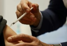 Virus: un milliard de doses de vaccins administrées, nouveau record mondial de cas