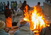 Une Indienne se réveille quelques instants avant son incinération