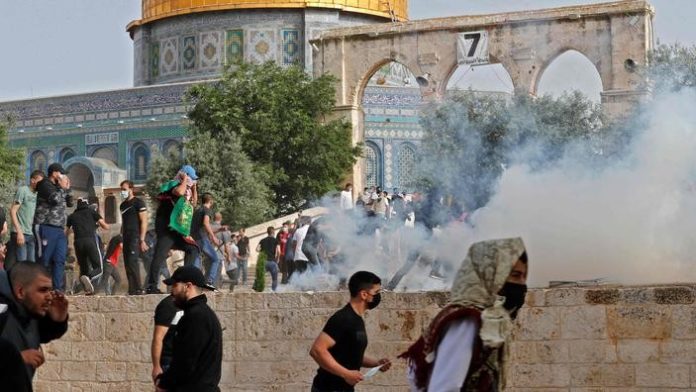 TOPSHOT-PALESTINIAN-ISRAEL-CONFLICT-AQSA