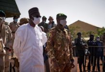 Mali: le président et le premier ministre emmenés par des soldats après avoir formé un gouvernement